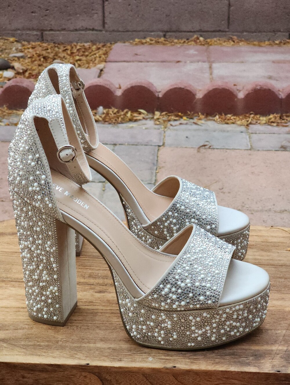Steve Madden Women's Glam Champagne Pearl Rhinestones Platform Sandals Size 10 - Picture 7 of 9